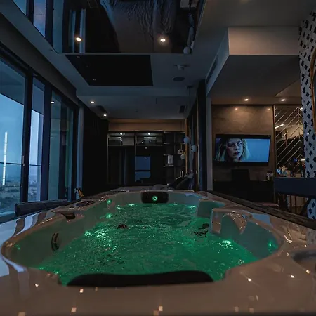 2401 At Mercury By Aura *