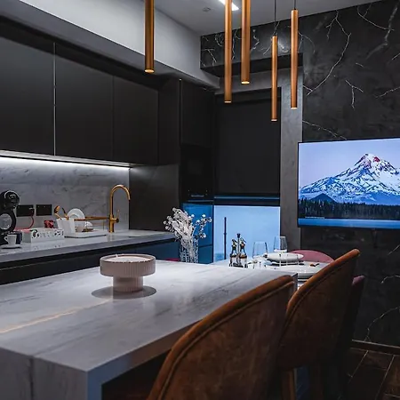 2401 At Mercury By Aura *